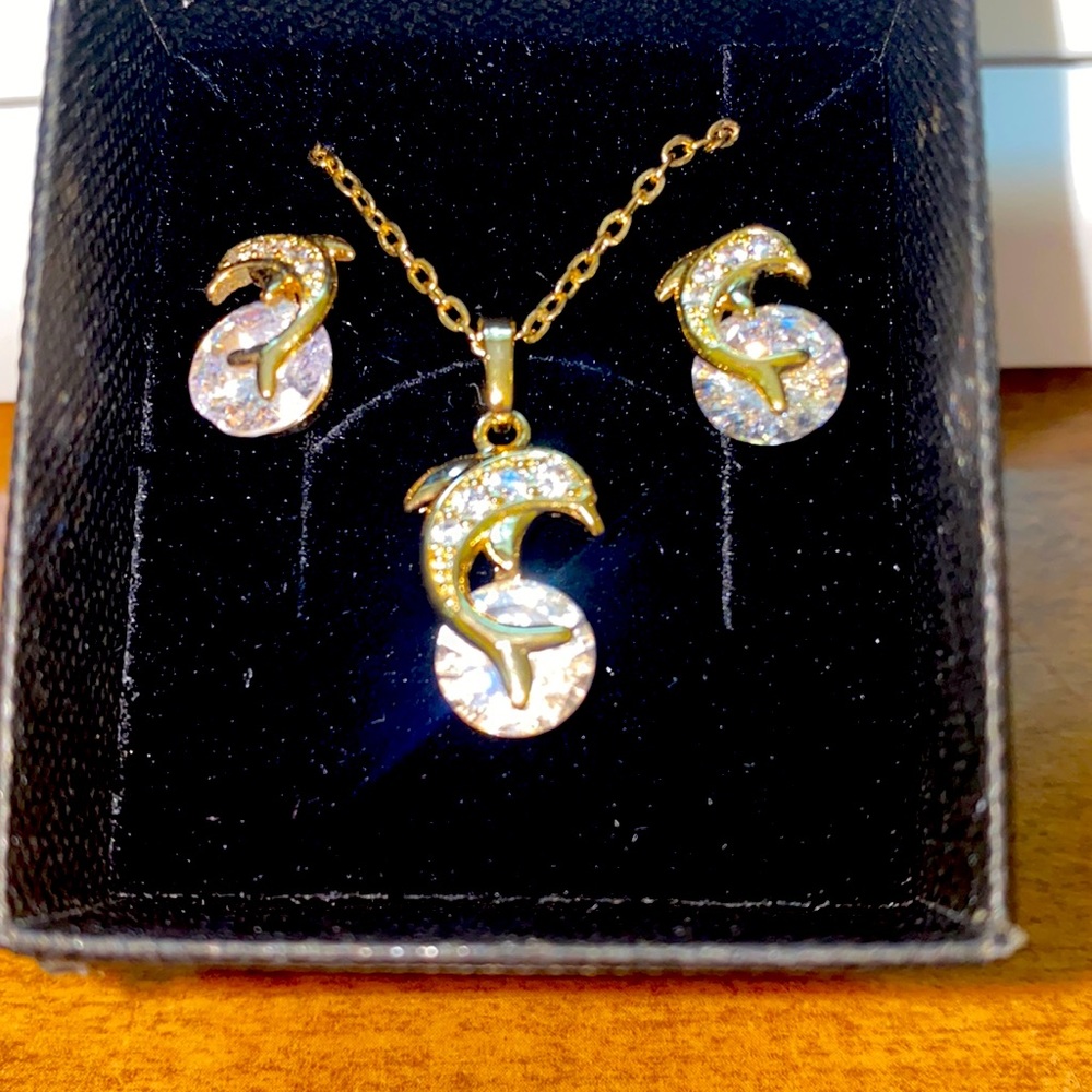 Gorgeous Dolphin Necklace and Earring Combo Set